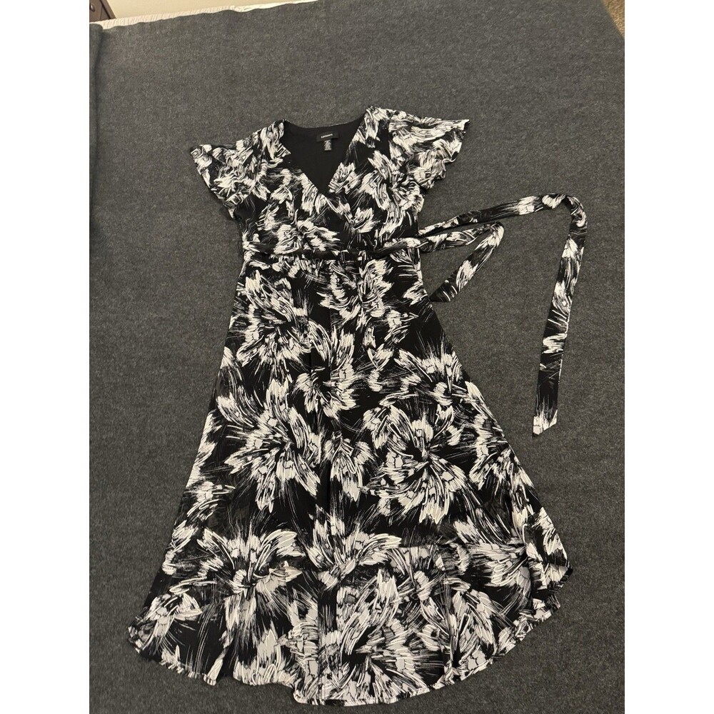 R&M Richards Women's Floral Hi-Low Dress. Pale Dusty Blue Flower Detail.